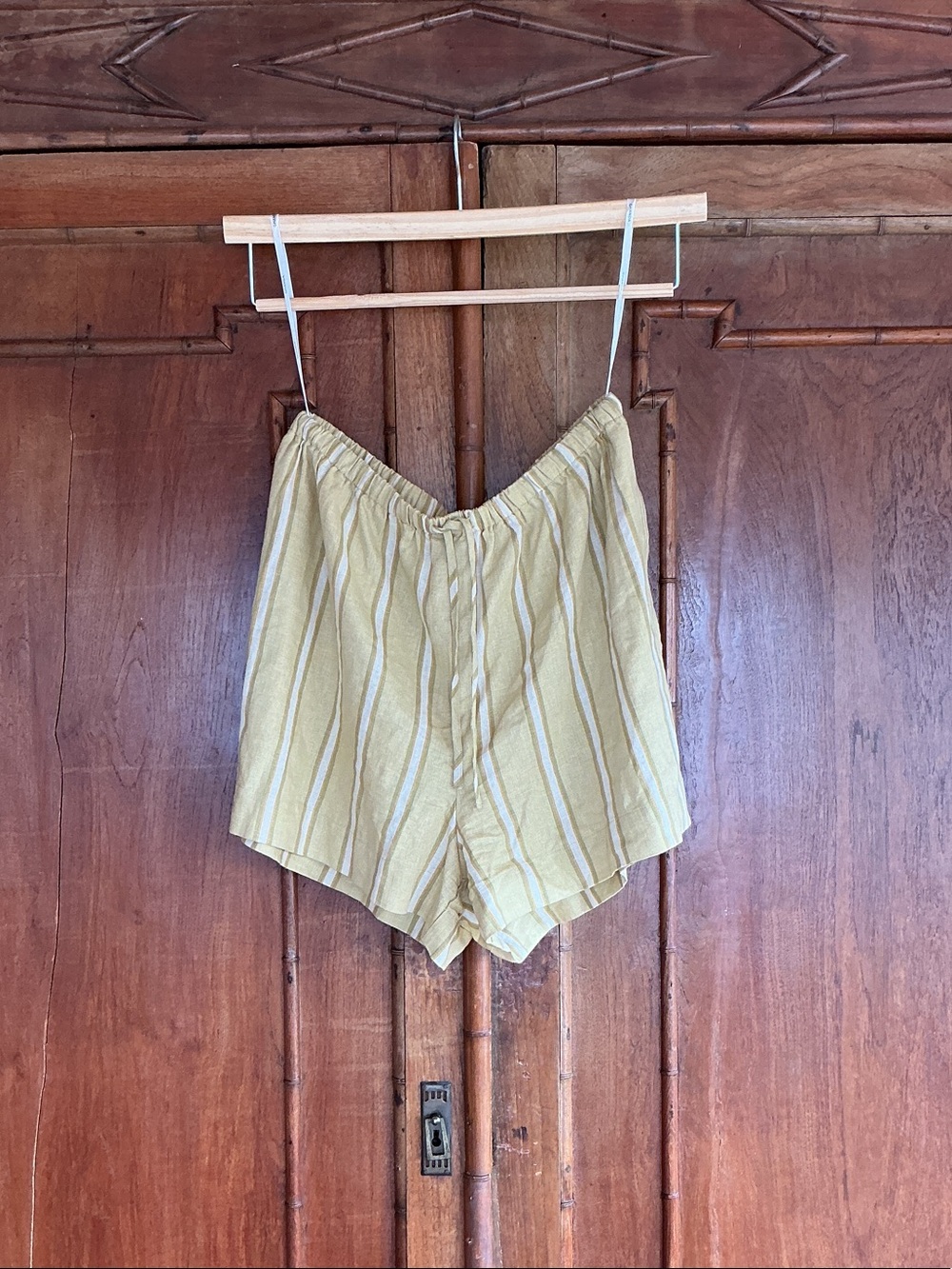 Ghanda Yellow Striped Women’s Shorts Bermudas Linen